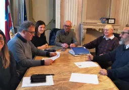 E’ stato rinnovato, nel palazzo municipale, il protocollo d’intesa per l'Orto in condotta alla presenza del sindaco, Marco Gallo, degli assessori Ezio Donadio, Lucia Rosso, Beatrice Aimar, del dirigente scolastico, Davide Martini, e del rappresentante della condotta Slow Food Fossano, Beppe Calvo